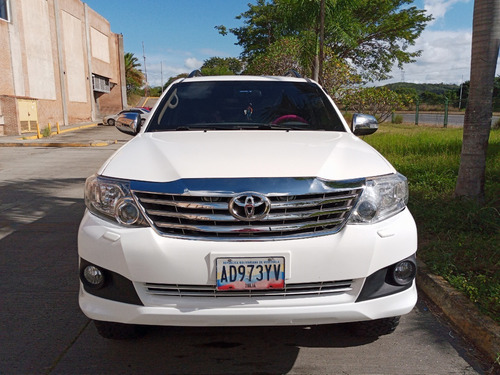 Imagen 2 de 17 de Toyota Fortuner 4x4