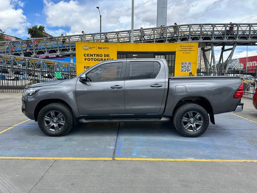 Toyota Hilux 4x4 2400cc Mt Aa