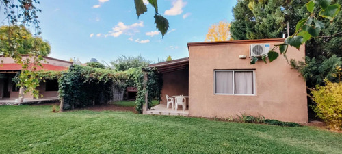 Casa En Venta - 6 Dormitorios 4 Baños - Mendoza