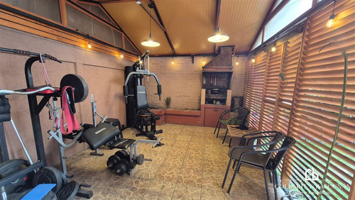 Casa En Venta De 5 Dormitorios Y 4 Baños En Comuna De Maipú