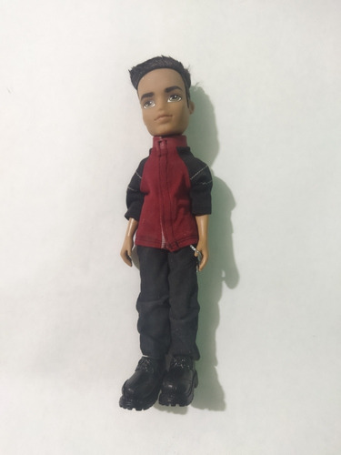 Bratz Boys Dylan Ropa Camisa Roja Botas Moreno Ojos Verde