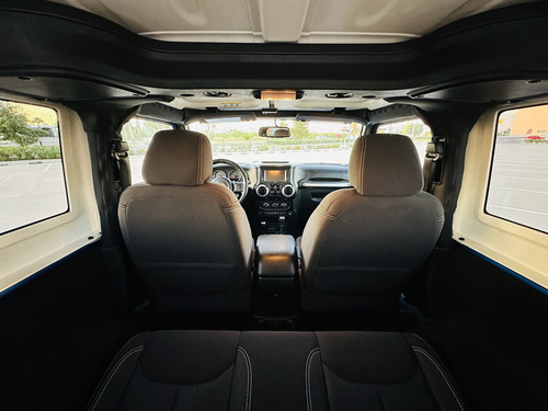Jeep Wrangler 3.6 3p Sahara V6 4x4 At