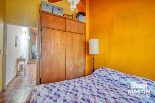 Casa 6 Ambientes, Suite, Escritorio, Cochera, Jardín Con Pileta Y Terraza.