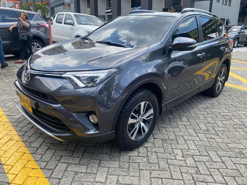 Toyota RAV4 2.0 Street