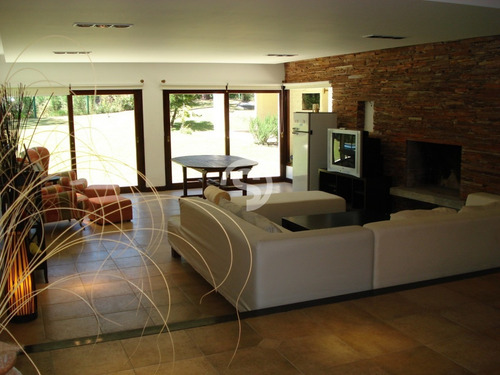 Casa Con Piscina En San Rafael- Ref: 4278