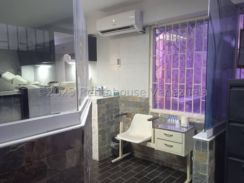 En Av. ''montes De Oca'', Urb. ''padre Alfonso'', Valencia, Local Comercial, Eloisa Mejia 24-13715