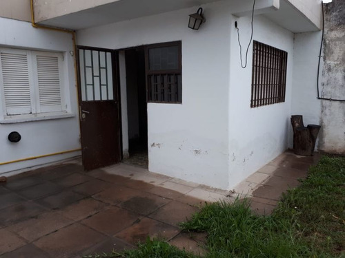 Casa De Tres Dormitorios En Barrio Chateau Carreras, Córdoba