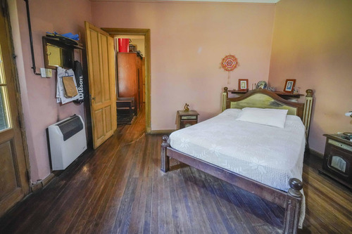 Disfruta De Una Casa Con Jardin, Quincho Y Garage - 5 Ambientes!