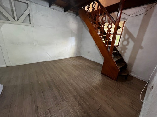 Casa Interior 2 Pisos, 2d ,1 B Sin Est.metro El Parron