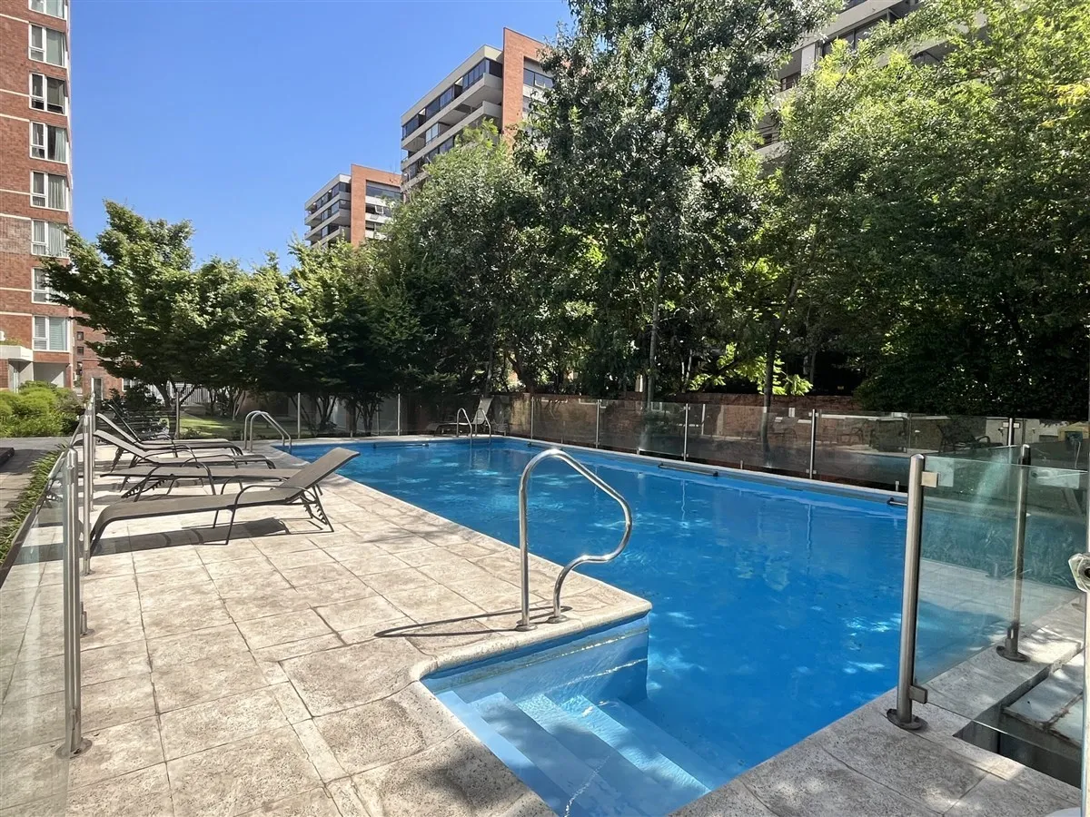 Imagen 2 de 21 de Departamento En Arriendo De 2 Dorm. En Las Condes