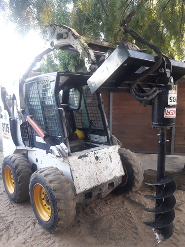 Imagen 5 de 9 de Bobcat Con Chofer Y Accesorios