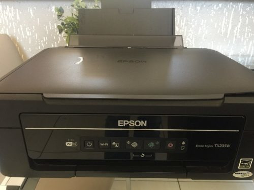 Impressora a cor multifuncional Epson Stylus TX235W com wifi