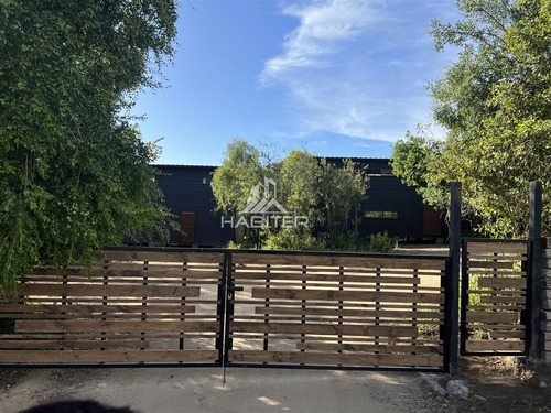 Casa En Venta De 5 Dorm. En Colbún
