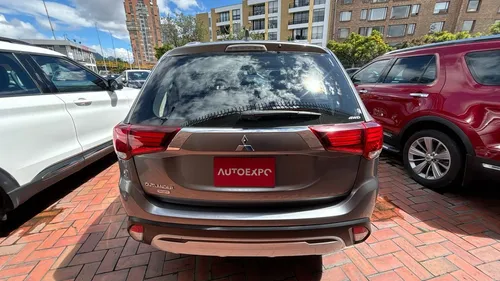 Mitsubishi Outlander Kaiteki Sec 2,4 4x4 7P