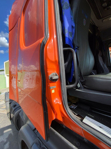 Imagem 13 de 15 de Scania- P340- 4x2 - 2006/06-laranja- Oportunidade Única