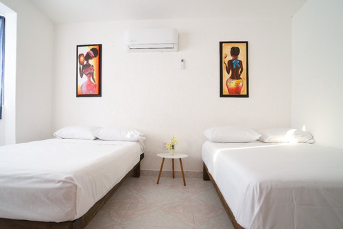 Villa 70m De Playa, Acceso Directo Al Mar, Chef, 30 Personas.