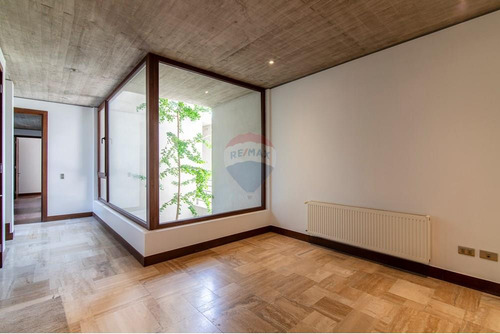 Linda Casa En Lo Barnechea: Espacios Y Comodidad