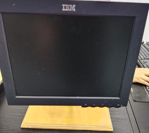 Monitor Ibm Ensamblado En Base De Madera