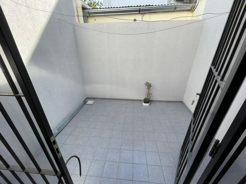 Imagen 9 de 14 de Venta -dpto Tipo Casa Con Cochera Y Patio - Lanús