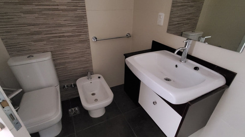 Imagen 5 de 13 de Venta Apartamento, 2 Dormitorios. Ciudad Vieja Con Patio.