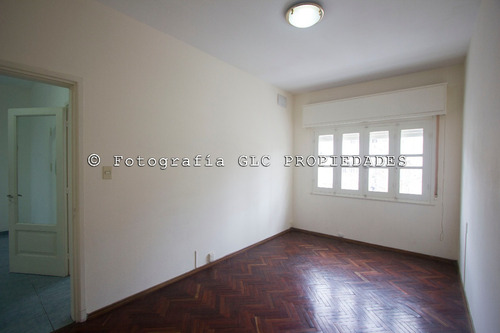 Imagen 3 de 12 de Apartamento De Dos Dormitorios En Tres Cruces Con Entrada Independiente.