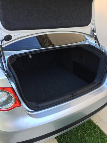 Volkswagen Vento 2.5 Luxury Tiptronic 170cv