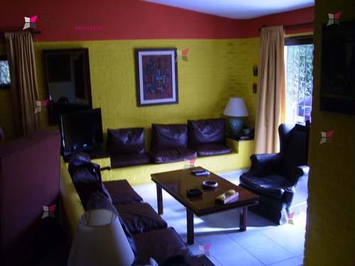 Casa En Mansa, 4 Dormitorios *- Ref: 7888