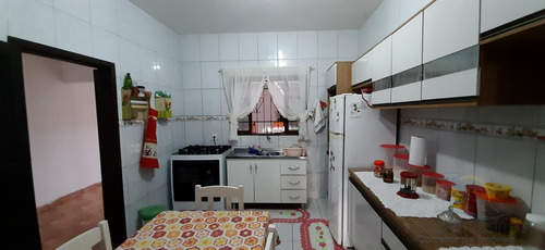 Imagem 6 de 15 de Casa - Padrão, Para Venda Em Joinville/sc - V572