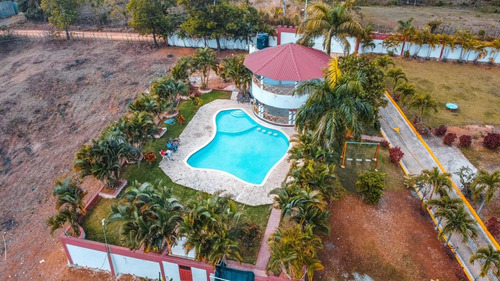 Vendo Hermosa Villa Amueblada En La Autopista Duarte Km 22