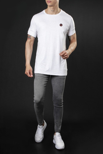 Imagen 3 de 3 de Remera Basica Veteada Hombre No End 37249