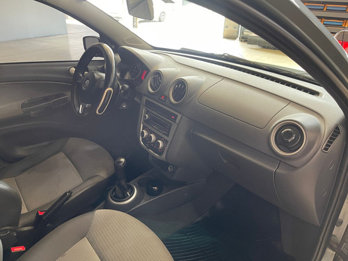 Volkswagen Voyage 1.6 Highline 101cv