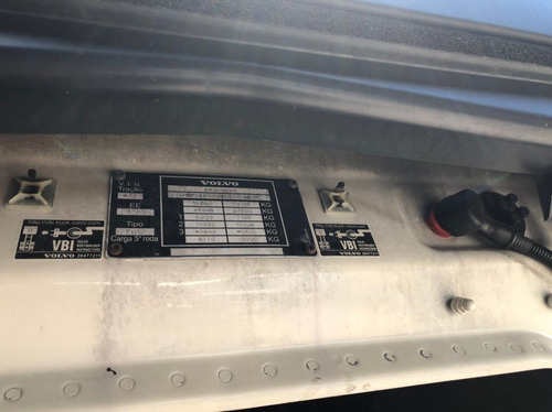 Imagem 4 de 9 de Caminhão Volvo Fh 12 380 4x2 - Ano 2005