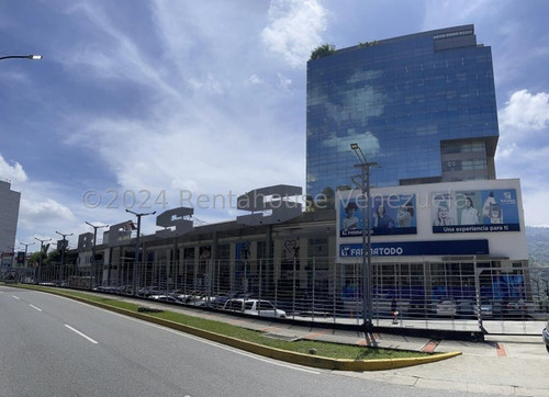 Local Comercial De Dos Niveles, Ubicado En Centro Comercia En Macaracuay