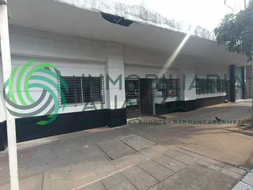 Local En Arriendo En Sector Comercial. Cod A17003