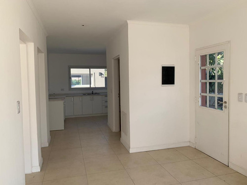Imagen 6 de 22 de Casas En B° Con Porton Excelente Ubicacion