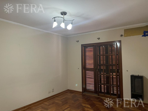 Imagen 9 de 17 de Venta Casa 4 Ambientes Con Jardín, Cochera, Quincho Y Fondo Libre Con Piscina En Wilde (30086)