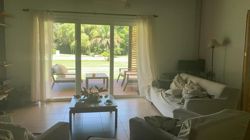 Quinta Quinta En Venta - 4 Dormitorios 3 Baños - 13.500mts2 - Esteban Echeverria