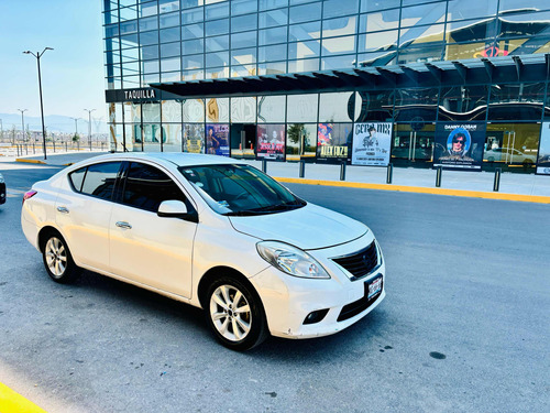 Nissan Versa 1.6 Exclusive At Sedán