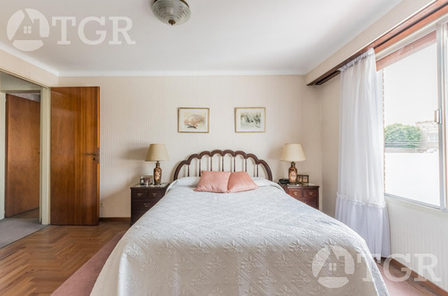 Cálida Casa En Lomas De Zamora Con Diseño Funcional Y Entorno Privilegiado