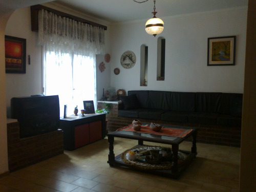 Villa Belgrano: Casa 3 Niveles Apta Uso Comercial