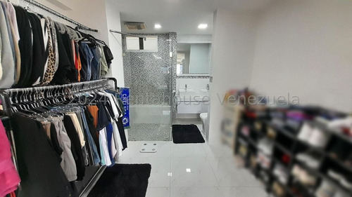 Hernoso Apartamento Totalmente Remodelado En Los Chaguaramos, Codg Mas 25-16702