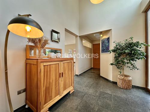 Casa En Parcela Con Gran Jardín No Perimetral