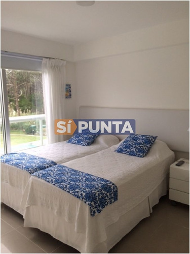 Imagen 16 de 24 de Apartamento En Edificio Con Todos Los Servicios