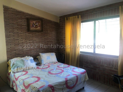 Imagen 5 de 16 de Leida Falcon Rentahouse Vende Townhouse En Parque Mirador Valencia 22-22983 Lf