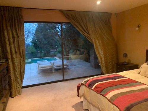 Casa En Venta De 4 Dorm. En Las Condes