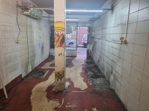 Imagen 4 de 5 de Local -zabala Casi Peatonal Sarandí , 4 Mts De Frente, 35 M2 , Permite Gastronomía !!