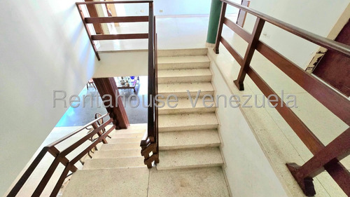 Casa En Calle Cerrada En Venta, Urb. El Marques
