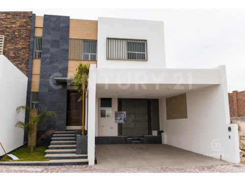 Casa En Venta En Altozano, Chihuahua Chih.