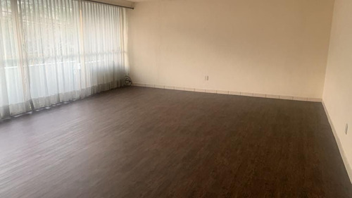 Del Valle, Departamento Con Balcón, En Venta