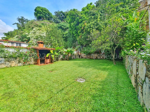 Casa En Venta Con Bello Jardin/ 3 Niveles, 6hab, 5puestos / Hr 25-13196